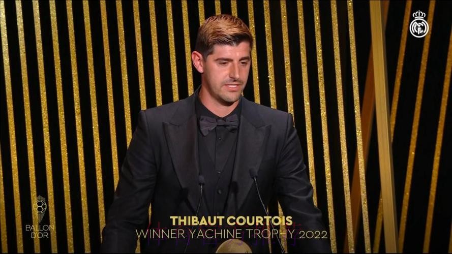 官方：库尔图瓦荣获2022年雅辛奖